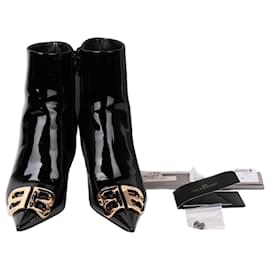 Balenciaga Botines de piel charol negra