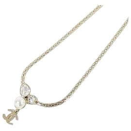 Collar Chanel de perlas artificiales doradas y blancas