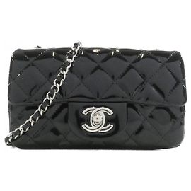 Borsa a tracolla Chanel 65050 in pelle smaltata nera