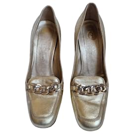 Valentino Garavani goldfarbene Leder-Pumps mit Ketten-Detail