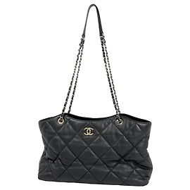 Chanel Tote Bag aus schwarzem Matelassé-Leder