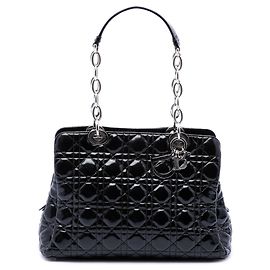 Dior Bolso Shopping Lady Dior Soft Medium de charol negro Cannage