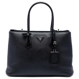 Prada Borsa Satchel Twin in Pelle Saffiano Nera con Chiusura Turnlock