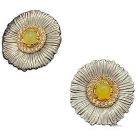 Orecchini Buccellati Blossoms in argento, diamanti e corniola