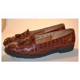 Mocassini Salvatore Ferragamo in coccodrillo marrone