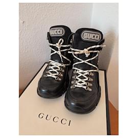 Gucci Botas de senderismo FlashTrek de cuero negro y ante