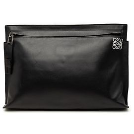 Clutch Anagram T in pelle nera LOEWE