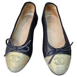 Chanel Bailarinas de cuero Black & Gold