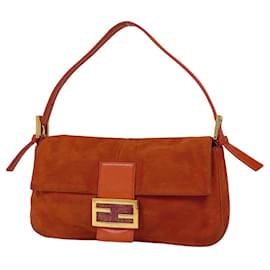 Fendi Schultertasche aus rotem Wildleder