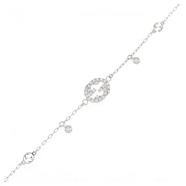 Bracciale con charm Gucci in oro bianco 18K e diamanti