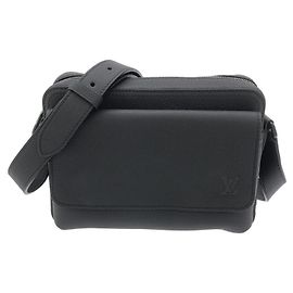 Borsa a tracolla Louis Vuitton LV Aerogram Boarding Messenger M15265