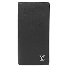 Louis Vuitton Taiga Portefeuille Brazza Wallet