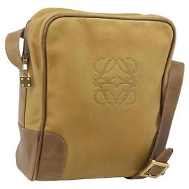 Borsa a tracolla LOEWE in pelle beige tono oro Auth gh2307