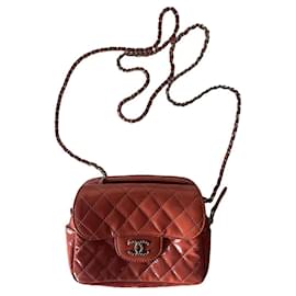 Bolsa Chanel Classic Small em couro patente Coral