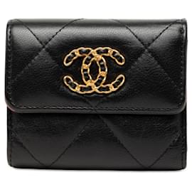 Cartera tri-fold Chanel 19 Dixneuf Coco Mark
