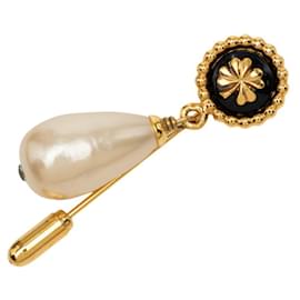 Broche pin Chanel motif trèfle