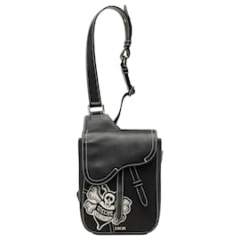 Borsa a tracolla Saddle Dior Stussy in vitello nera con applicazione ape