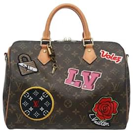 Louis Vuitton Realizzato nel classico materiale canvas Monogram, lo Speedy Bandouliere 30 vanta un'eccezionale durata, resistente ai graffi e alle macchie quotidiane. La sua voluminosa silhouette cilindrica offre uno spazio generoso