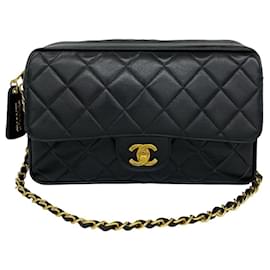 Borsa a tracolla Chanel Matelassé in pelle d'agnello nera