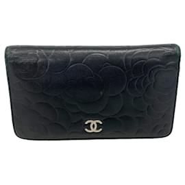 Cartera larga Chanel de piel de cordero negra