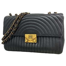 Borsa a tracolla Chanel in pelle d'agnello nera