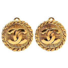 Brincos de pressão redondos Chanel Gold CC banhados a ouro