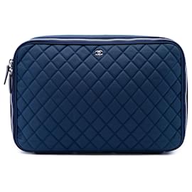Custodia per laptop Chanel Blue CC Quilted Nylon