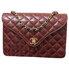 Borsa Chanel Classic Flap Medium Burgundy in pelle di agnello matelassé
