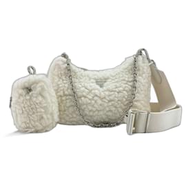Prada PRADA Re-Edition 2005 Shoulder Bag