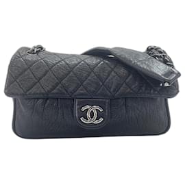 Chanel Matelassé Black Schultertasche