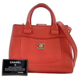Bolsa de mão Chanel Executive em vermelho