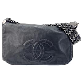 Borsa a tracolla Chanel in nero
