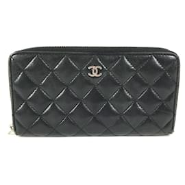 Cartera larga Chanel Matelasse de piel negra