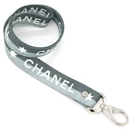 Portachiavi Chanel in tela nylon grigia