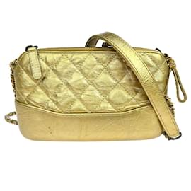 Clutch Chanel Gabrielle con doppia zip e catena in vitello invecchiato matelassé