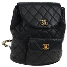 CHANEL Matelasse Kettenrucksack aus Lammleder Schwarz Goldfarben CC Auth BA14567M