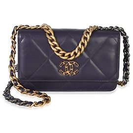 Chanel 19 Wallet On Chain in pelle di agnello matelassé viola
