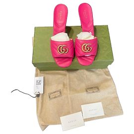 Gucci Marmont gesteppte Absatzsandaletten in Rosa