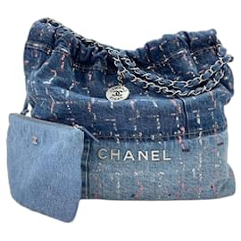Borsa a tracolla Chanel CHANEL 22 in blu navy
