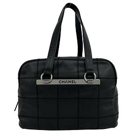 Borsa Tote Chanel in pelle di vitello martellata nera