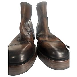Gucci Botines de piel marrón con cremallera