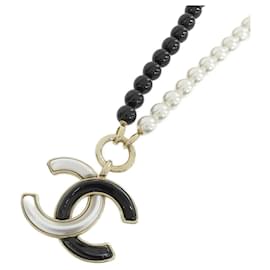 Collana Chanel Bianca e Nera