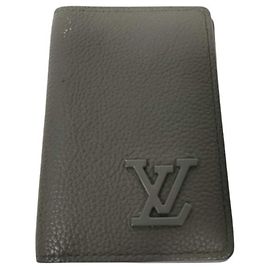 Tarjetero de piel Khaki Louis Vuitton