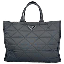 Prada Re-Nylon gesteppte Tote Bag aus schwarzem Polyamid