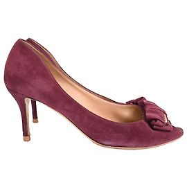 Zapatos de tacón con cinta Salvatore Ferragamo en ante burdeos