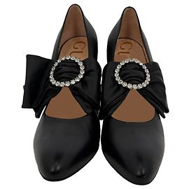 Décolleté Elaisa in pelle nera con dettaglio fiocco e cristalli Gucci