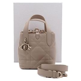 Nano Tote Bag und Schultertasche in Powder Beige Macro Cannage - Dior