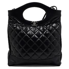 Chanel Bolsa Tote de mão em couro de bezerro preto com corrente prateada transversal