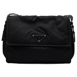 Prada Borsa a tracolla e spalla Medium Traveler in Re-Nylon nero