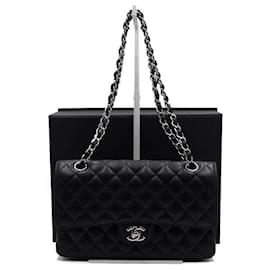 Chanel Borsa a tracolla Classic Medium con catena argentata